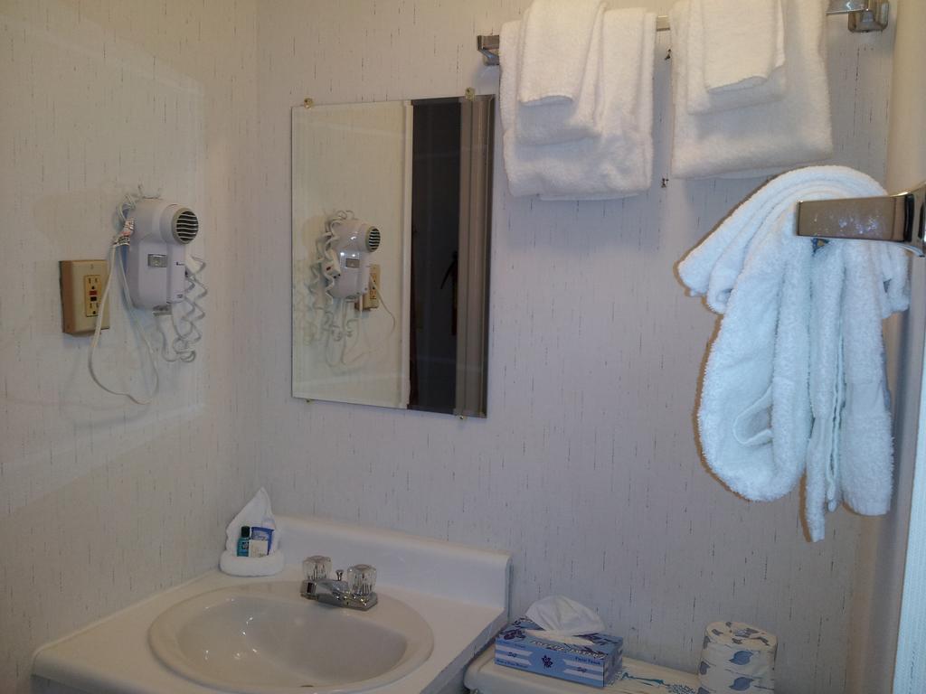 All Seasons Motel Ludlow Room photo